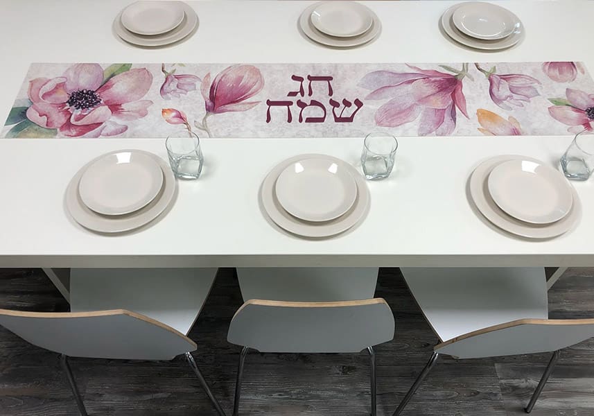 ראנר לשולחן דגם חג שמח פורח בהנחה