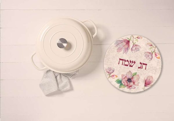 תחתית לסיר עגולה מעץ דגם פרחוני כולל כיתוב בהתאמה אישית